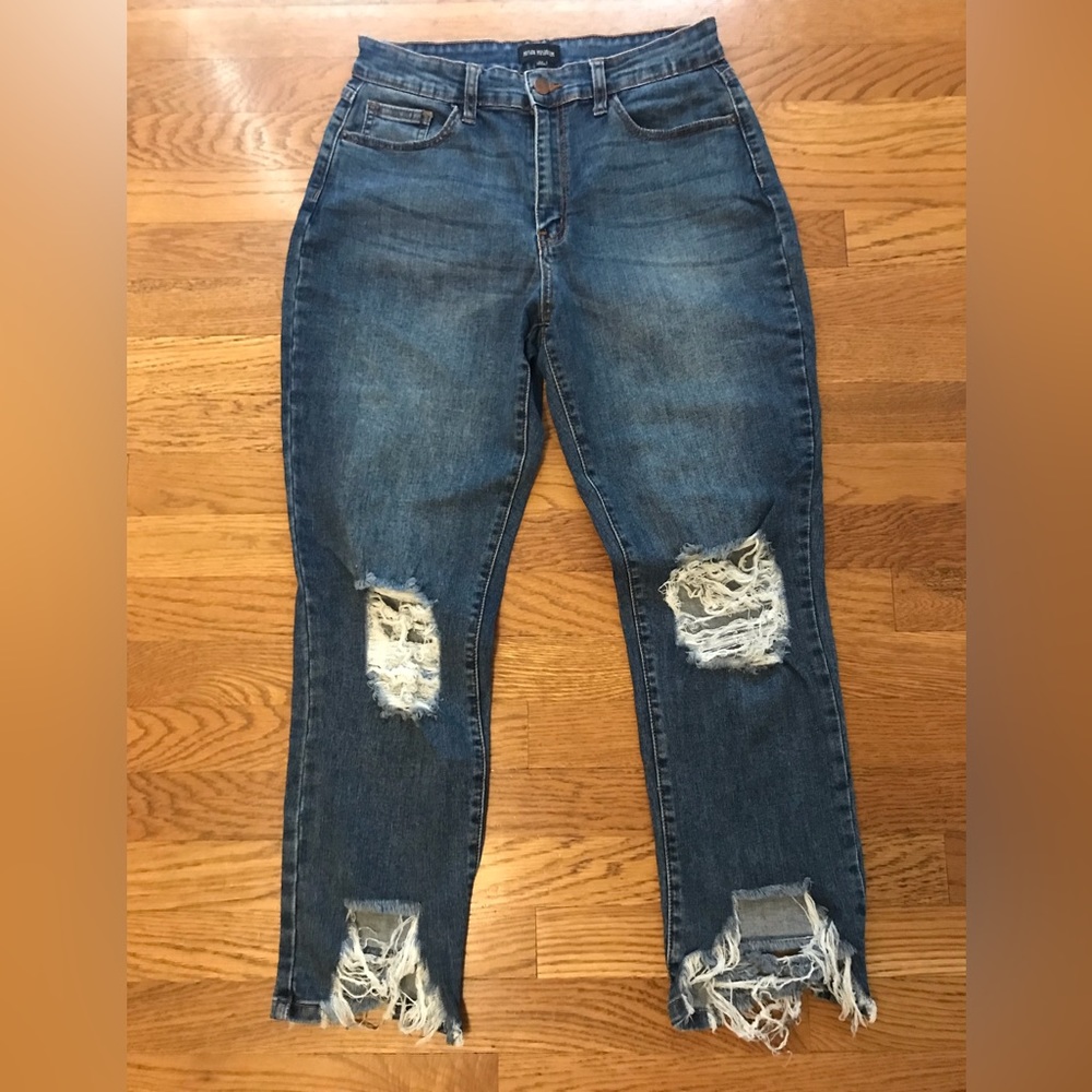 Distressed jeans size 9